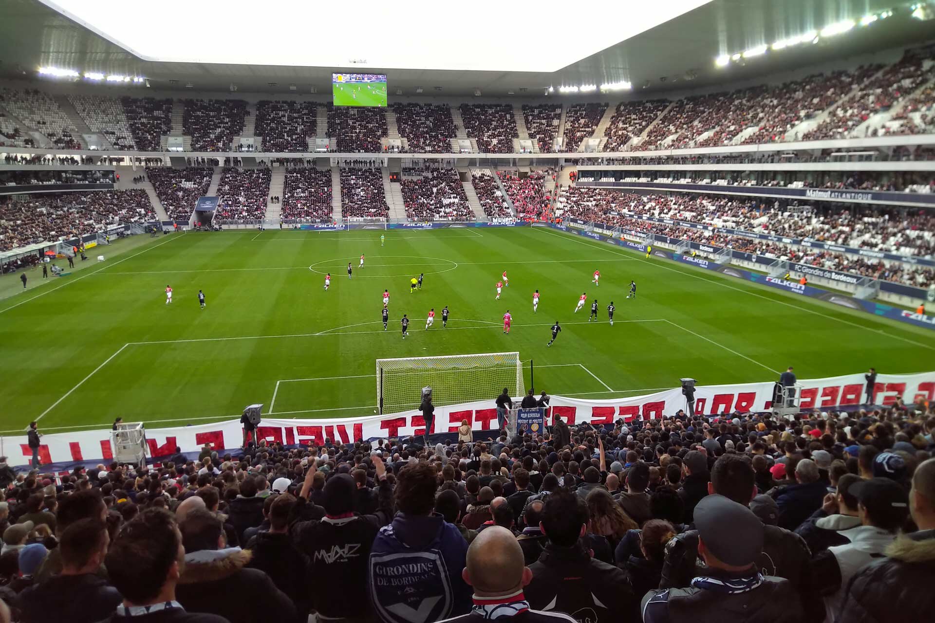 Photo d'un match entre les Girondins de Bordeaux et le club de Monaco.
